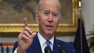 جو بايدن يلجأ إلى تفعيل قانون الإنتاج الدفاعي لمعالجة نقص حليب الأطفال 