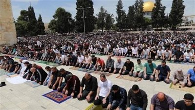 30 ألفًا يؤدون صلاة الجمعة في المسجد الأقصى