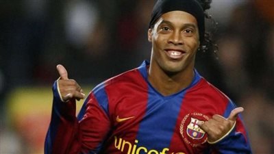  رونالدينيو يزور منطقة قصر السعيد خلال زيارته التي يقوم بها حاليا إلى تونس