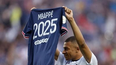  نادي باريس سان جيرمان الفرنسي يعلن تجديد عقد مهاجمه الفرنسي كيليان مبابي