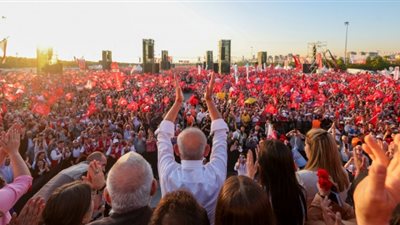 الآلاف يتظاهرون في إسطنبول احتجاجًا على سجن معارضة لأردوغان