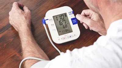 طبيب روسي: اختلاف مستوى ضغط الدم في اليدين قد يشير إلى وجود ورم