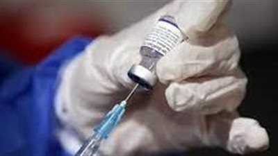 علماء يحقنون أول مريض بشري بـ 