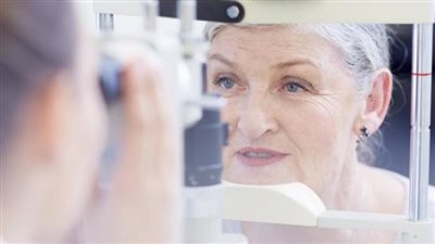 أطباء يتحدثون حول الضمور الشبكي المرتبط بالتقدم في العمر