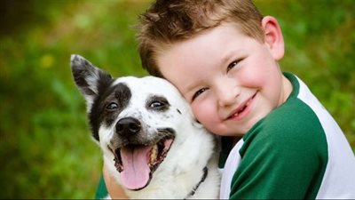 باحثون يكشفون أن نمو الأطفال مع وجود كلب قد يحميهم من مرض شائع!