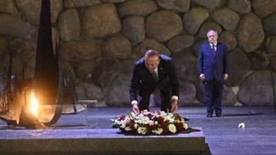 وزير خارجية تركيا يضع إكليل زهور على قبر مؤسس الصهيونية.. ومغردون: 