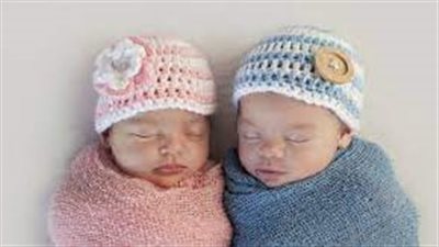 دراسة تتحدث حول النظريات بشأن النساء اللواتي يلدن توأما 