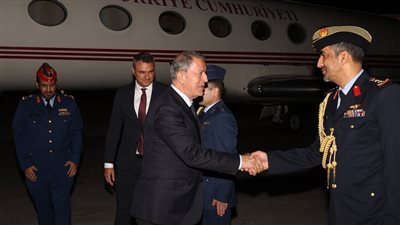 في زيارة الأولى من نوعها.. وزير الدفاع التركي يصل الإمارات