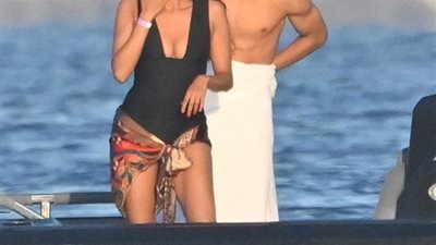 بعد تجديد عقده.. مبابي يظهر برفقة فتيات خلال إجازته