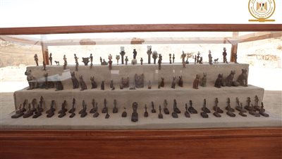 مصر تعثر على اكتشاف مدفن يضم تماثيل وتوابيت فرعونية