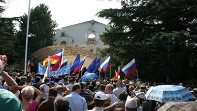 لمزيد من التشاور.. أوسيتيا الجنوبية تتراجع عن استفتاء الانضمام إلى روسيا