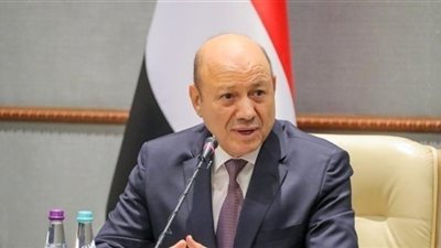 رئيس المجلس الرئاسي يتهم الحوثي بعرقلة جهود التهدئة في اليمن