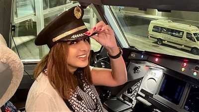 بالصور.. أنغام تطل من داخل قمرة قيادة إحدى الطائرات