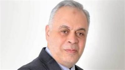 نقيب المهن التمثيلية يطالب الفنانين بسرعة سداد الضرائب