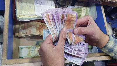 سوريا.. سعر الدولار يشهد اليوم الخميس ارتفاعًا
