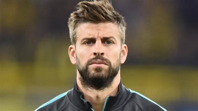 بيكيه يتحدى تشافي خوفًا من الرحيل عن برشلونة