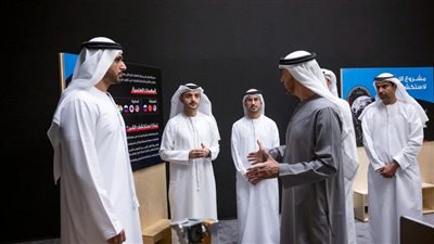 عاجل.. محمد بن زايد يلتقي بفريق مشروع الإمارات لاستكشاف القمر (صور)
