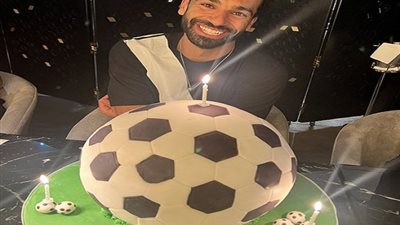 بصورة مميزة.. محمد صلاح يحتفل بعيد ميلاده الـ30
