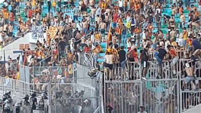 الدوري التونسي يشهد حالة من الشغب بين الجماهير.. القصة الكاملة