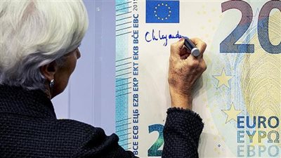 لماذا ترفع البنوك المركزية أسعار الفائدة لكبح التضخم؟