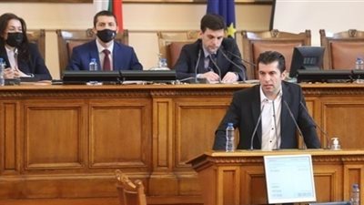 بعد أشهر من تعيينها.. سقوط الحكومة البلغارية بسبب الحرب الأوكرانية