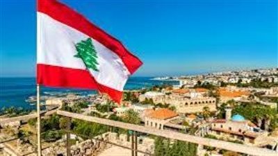 فزع في لبنان من مقطع لشاب يضرب عمالا لبنانيين وسوريين