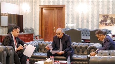 اليمن.. الزُبيدي يشدد على ضرورة إعداد مصفوفة المشاريع وفقا للأولويات العاجلة لتنمية عدن
