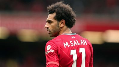 هل يتعاقد نادي برشلونة مع النجم المصري محمد صلاح؟