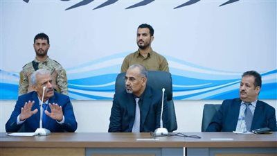 رئيس الانتقالي الجنوبي باليمن يدشن عمل اللجنة العسكرية العُليا
