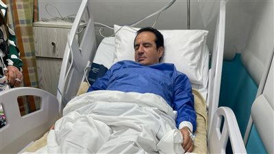 الفنان محمد ثروت يخضع للرعاية الطبية بعد إجراء جراحة في القلب