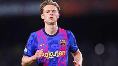 رئيس برشلونة يحسم الجدل: دي يونج ليس للبيع