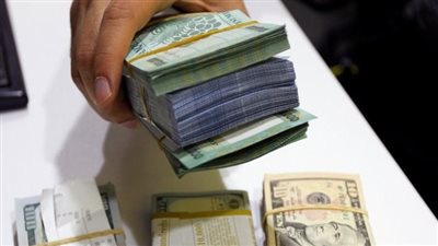 وسط أزمات تشهدها البلاد.. تقرير يوضح سعر الدولار بلبنان