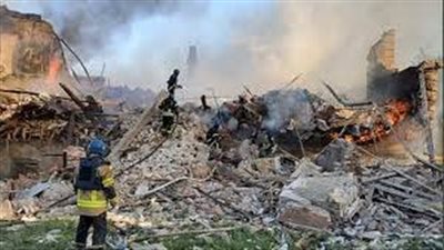 تعرض مركز تجاري مزدحم بأوكرانيا لقصف صاروخ.. والرئيس الأوكراني يستنجد بالغرب