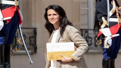 فرنسا تحقق في اغتصاب سكرتيرة الدولة لضحاياها خلال عملها كطبيبة نساء