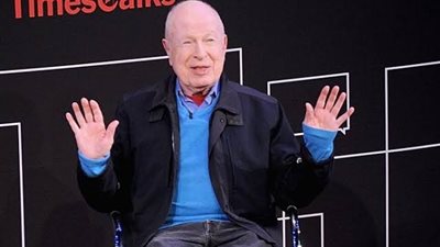 الموت يغيب أسطورة المسرح البريطاني بيتر بروك عن 97 عامًا