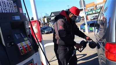  المملكة المتحدة تشهد ارتفاعًا في أسعار البنزين وبلوغها إلي مستوي قياسي