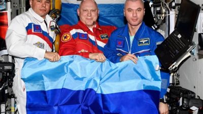 رواد الفضاء يطلقوا علمًا انفصاليًا على متن محطة الفضاء الدولية