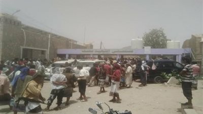 انفجار هائل في مخزن سلاح بمحافظة أبين اليمنية