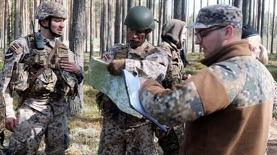 لاتفيا تعيد الخدمة العسكرية الإجبارية مع تصاعد التوترات في روسيا