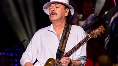 كارلوس سانتانا يتعافى بعد انهياره على خشبة المسرح في ديترويت