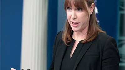 مديرة الاتصالات بالبيت الأبيض تعتزم تقديم الاستقالة