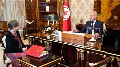 بعد انتقادات حادة.. الرئيس التونسي ينشر مسودة جديدة للدستور المقترح