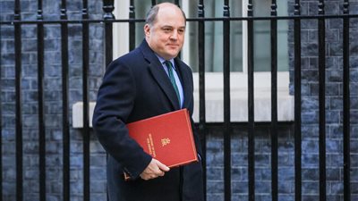 وزير الدفاع البريطاني يعلن موقفه من الترشح لخلافة جونسون