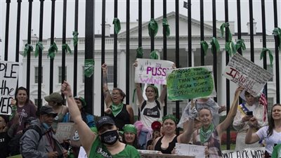 وسط تظاهرات.. مطالبات للرئيس الأمريكي بالدفاع عن الحق في الإجهاض