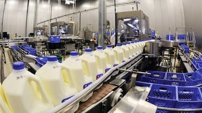 أبرز ارتفاع أسعار الوقود ونقص العمال... أسباب نقص منتجات الألبان ببريطانيا