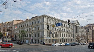 كيف أدى الغزو الروسي لأوكرانيا في حدوث تدهور اقتصادي وتجاري كبير بالبلاد؟