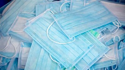 بسبب كورونا.. الصحة العالمية تدعو دول العالم إلى فرض الكمامات مجددًا