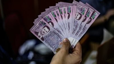  سعر الدولار يشهد ارتفاعًا اليوم في سوريا مقابل الليرة 