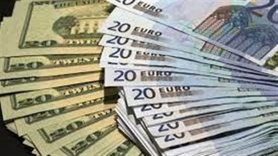 تقرير يكشف أن الدولار يصل إلى مستويات لم يبلغها منذ 24 عامًا 