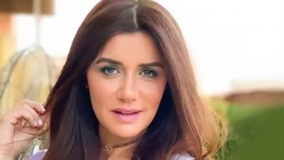 شاهد.. صورة رائعة تجمع الفنانة المصرية غادة عادل بصحبة أولادها.. من حفل تخرج ابنها 